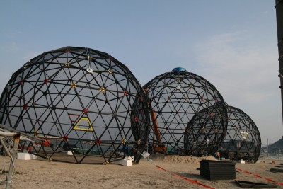 Геодезические сферы. пока на суше. Ocean Farm Technologies (Photograph: InnovaSea Systems Inc.)